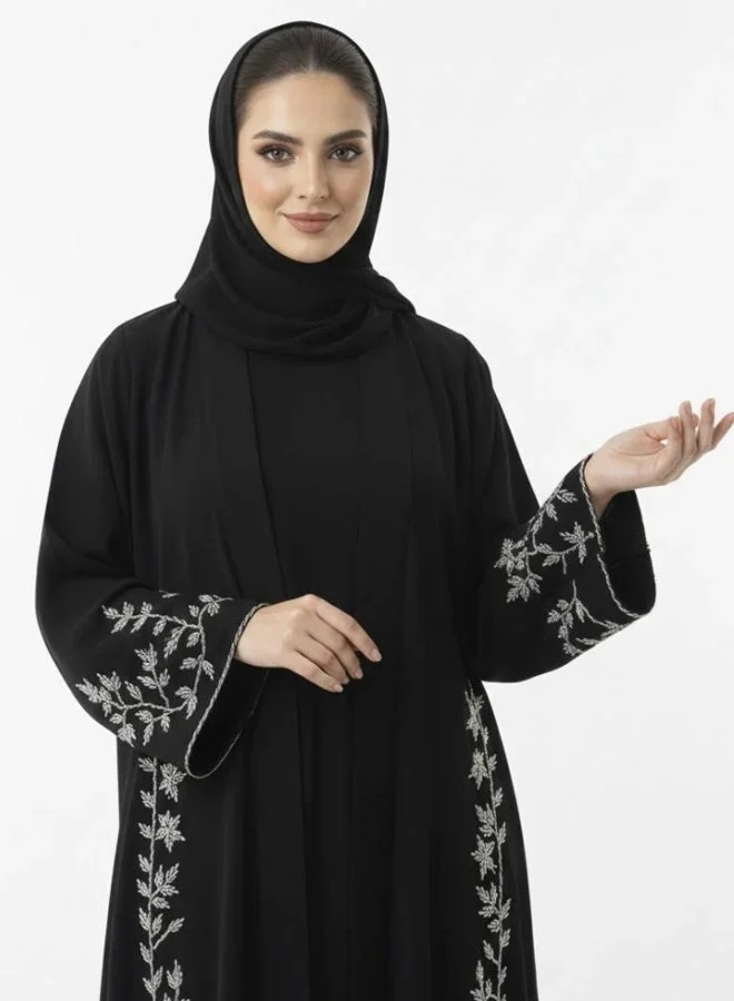 عبايات لمحة عباية سموّ مشغولة بشك يدوي